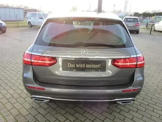 Gebraucht Mercedes E300 Avantgarde 317 PS (233 kW) 2020 Grau Kombi