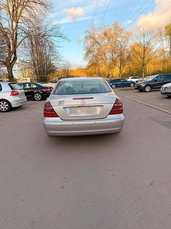 Gebraucht Mercedes E270 177 PS (130 kW) 2002 Grau Limousine