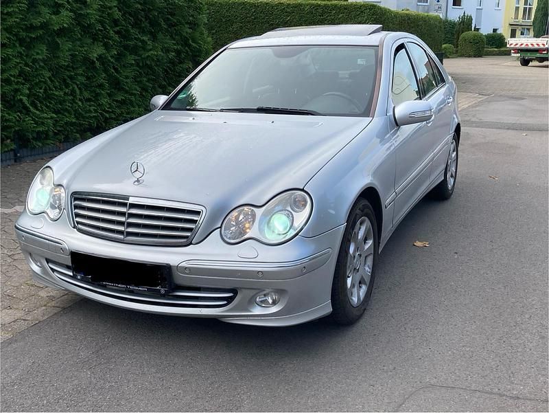 Silber Gebraucht 2005 Mercedes C230 Limousine | 3.690 € (Fairer Preis) - Bild 1/4