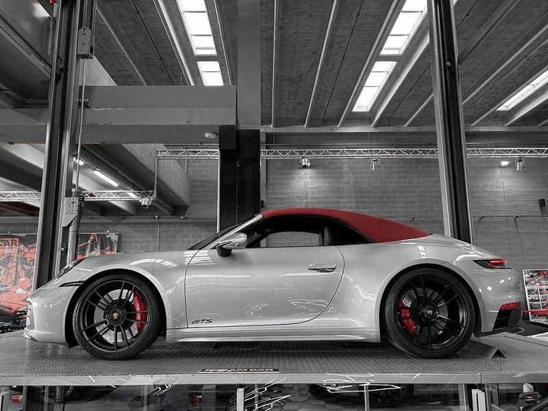 Gebraucht Porsche 992 480 PS (353 kW) 2024 Grau Cabrio