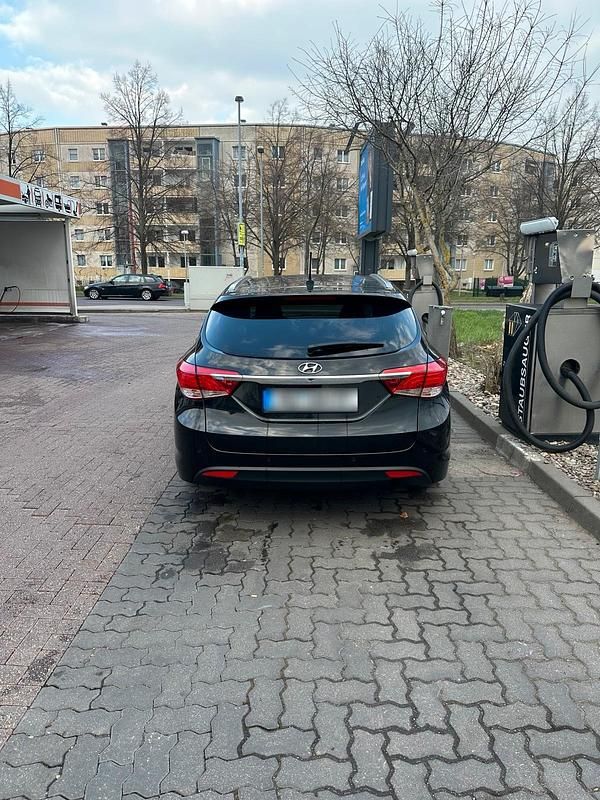 Gebraucht Hyundai i40 136 PS (100 kW) 2013 Schwarz Kombi