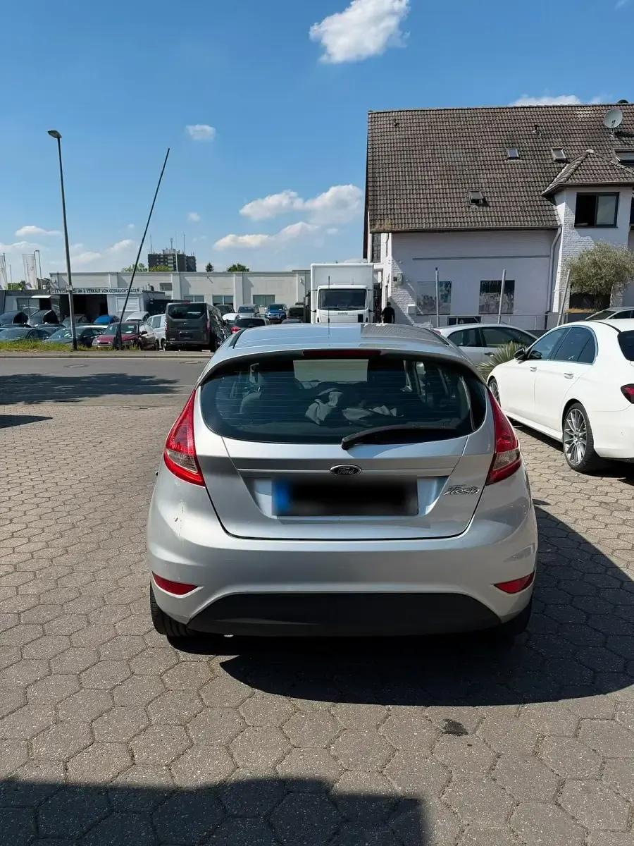 Second-hand Ford Fiesta 69 CP (50 kW) 2012 Gri Hatchback