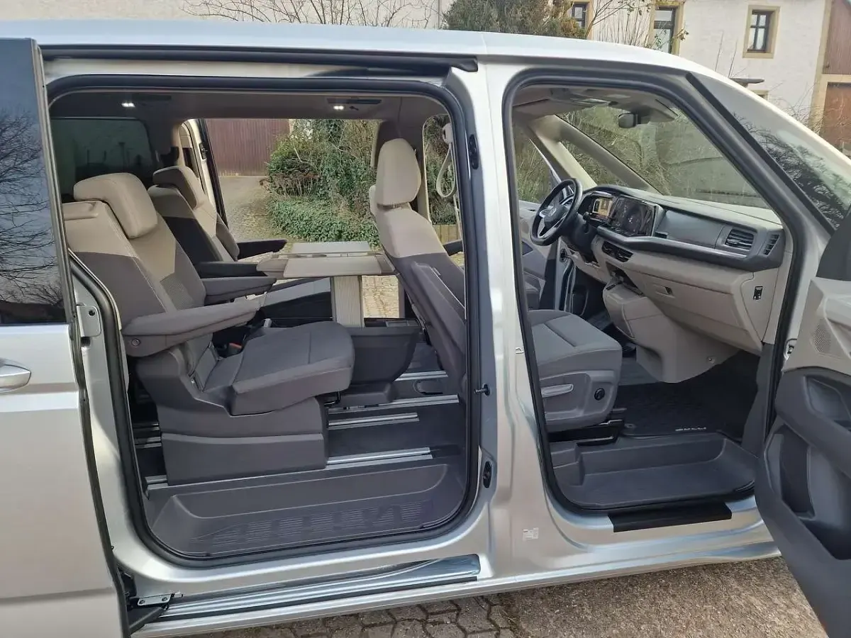 Gebraucht VW Multivan Life 150 PS (110 kW) 2024 Reflexsilber metallic Van / Kleinbus