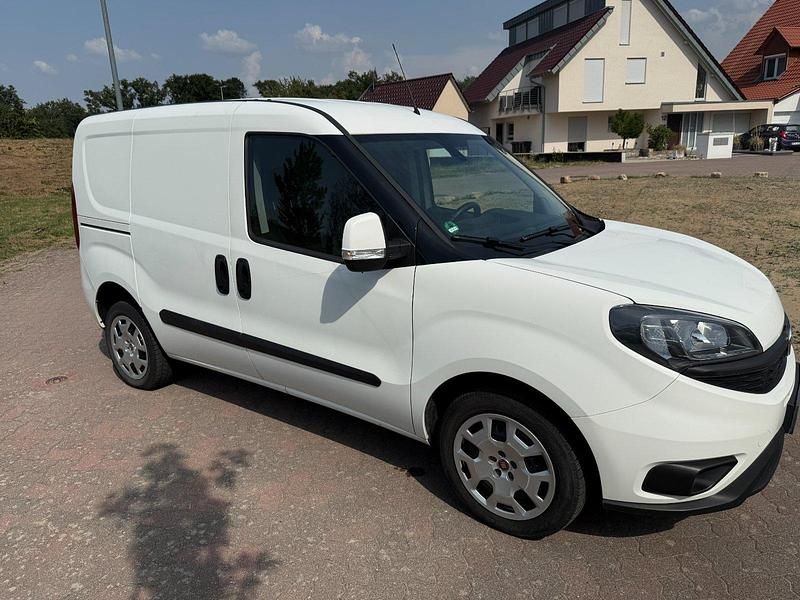 Weiß Gebraucht 2019 Fiat Doblò Van / Kleinbus | 7.777 € - Bild 1/4