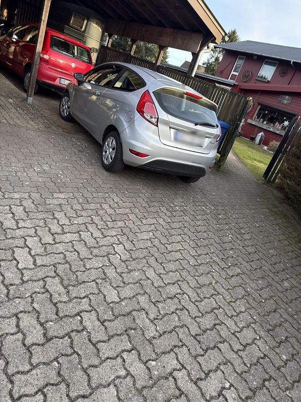 Gebraucht Ford Fiesta Trend 95 PS (69 kW) 2016 Silber Kleinwagen