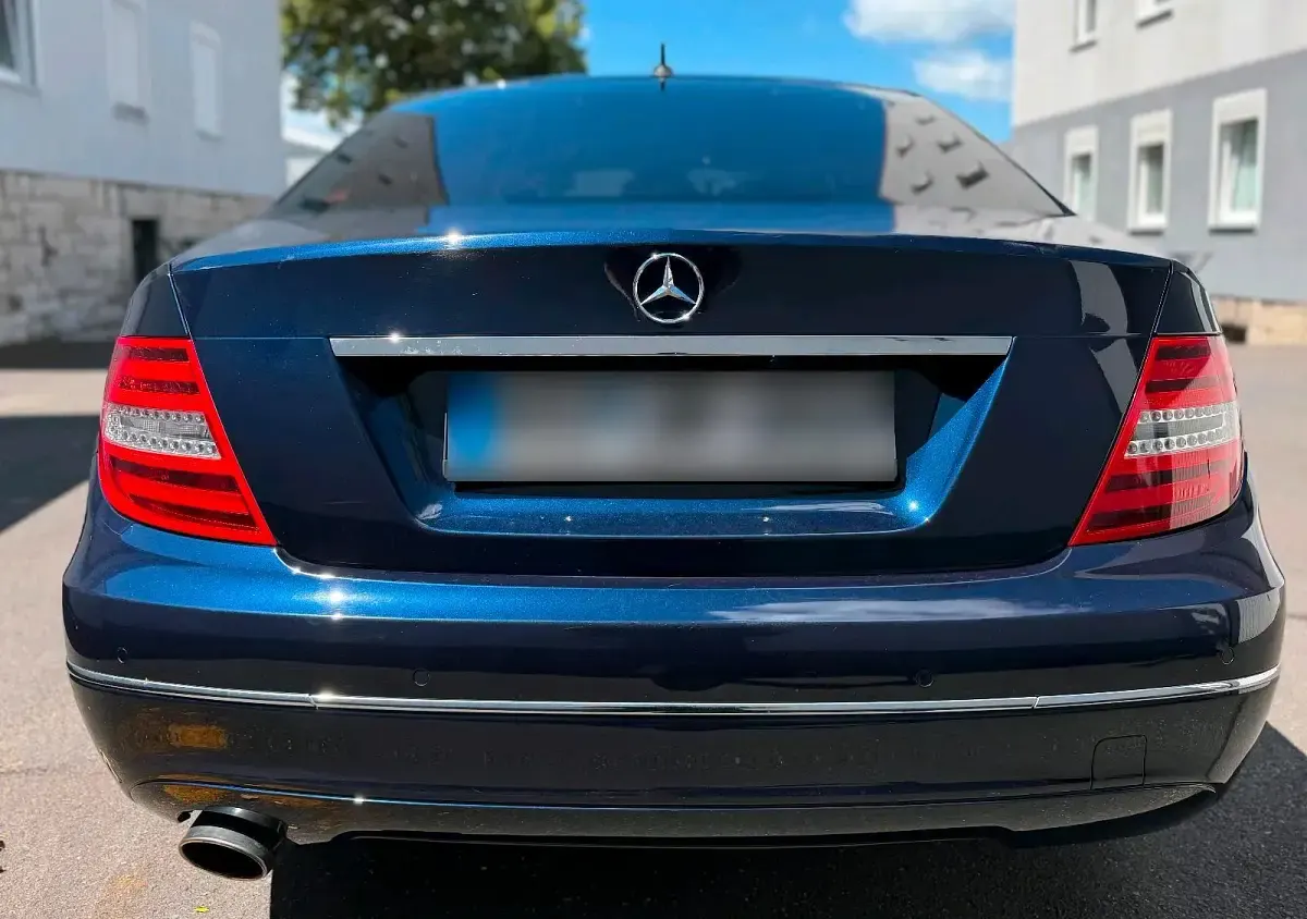 Gebraucht Mercedes C200 184 PS (135 kW) 2013 Blau Limousine