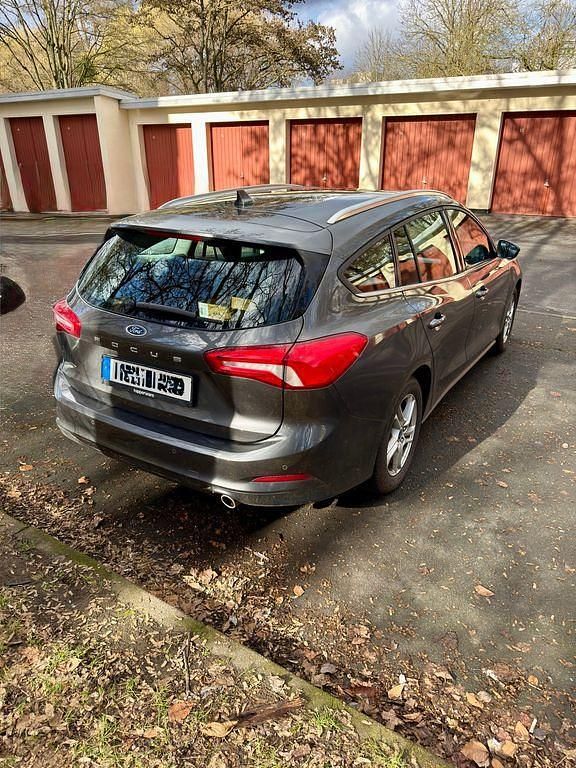Gebraucht Ford Focus Cool & Connect 125 PS (91 kW) 2019 Grau Limousine