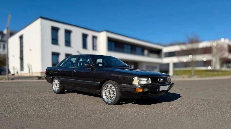 Second-hand Audi 200 Performance 165 CP (121 kW) 1989 Negru Berlinǎ