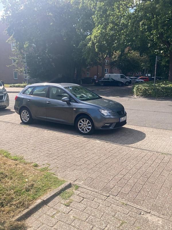 Grau Gebraucht 2013 Seat Ibiza ST Kombi | 3.000 € (Guter Preis) - Bild 1/4