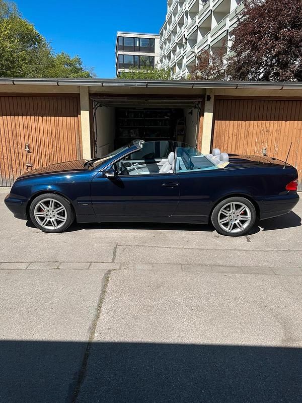 Gebraucht Mercedes CLK320 Avantgarde 218 PS (160 kW) 2000 Blau Cabrio