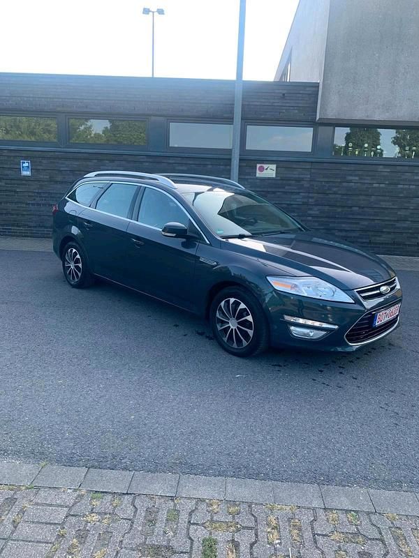 Gebraucht Ford Mondeo Titanium 140 PS (102 kW) 2011 Grau Kombi