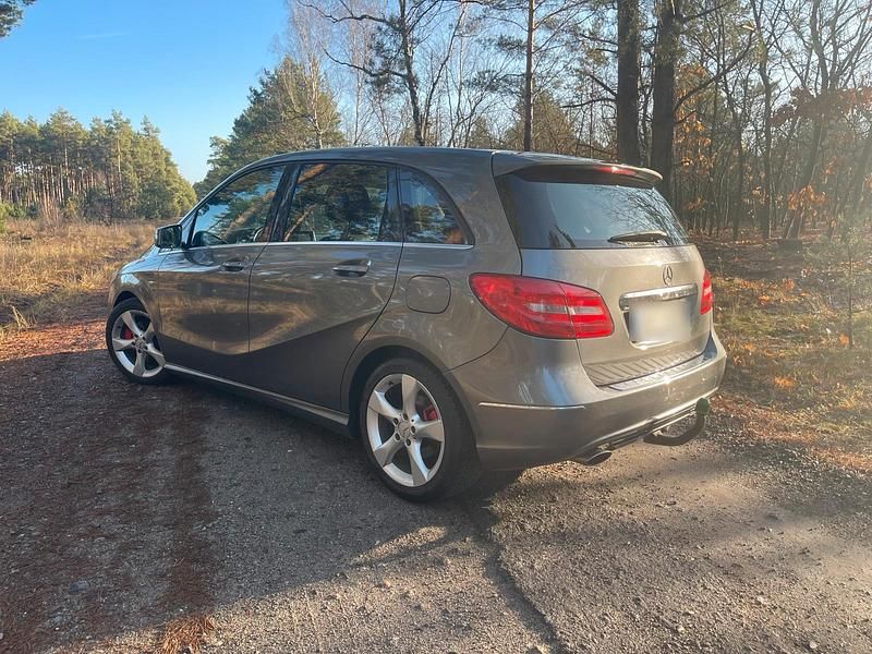 Gebraucht Mercedes B200 136 PS (100 kW) 2012 Grau Van / Kleinbus