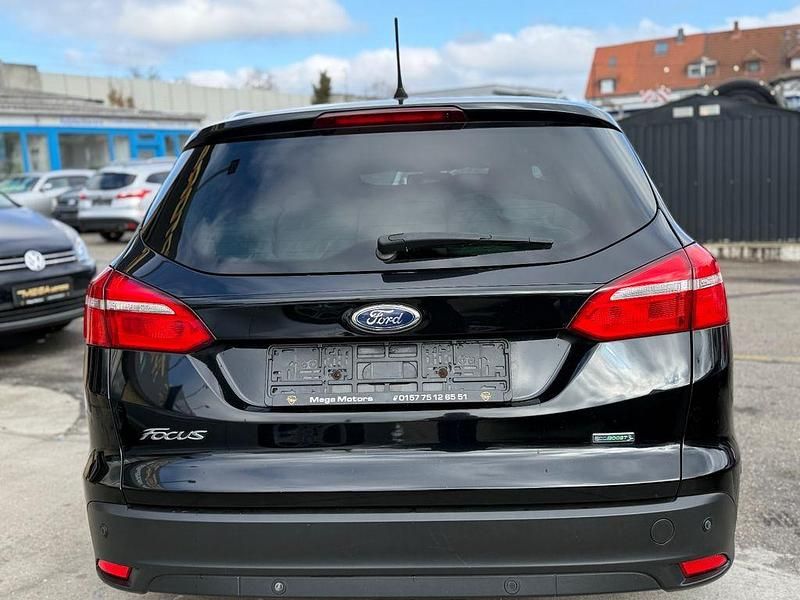 Gebraucht Ford Focus Titanium 125 PS (91 kW) 2016 Schwarz Limousine
