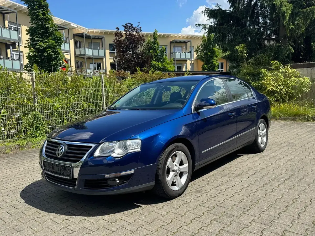 Gebraucht VW Passat Comfortline 140 PS (102 kW) 2008 Blau Limousine