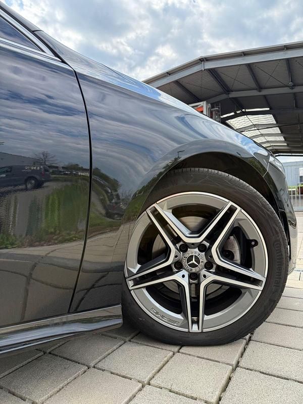 Gebraucht Mercedes A200 AMG line 163 PS (119 kW) 2022 Schwarz Limousine