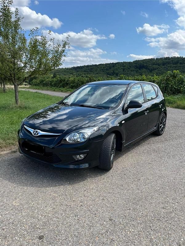 Schwarz Gebraucht 2011 Hyundai i30 Edition Kleinwagen | 3.990 € (Fairer Preis) - Bild 1/4