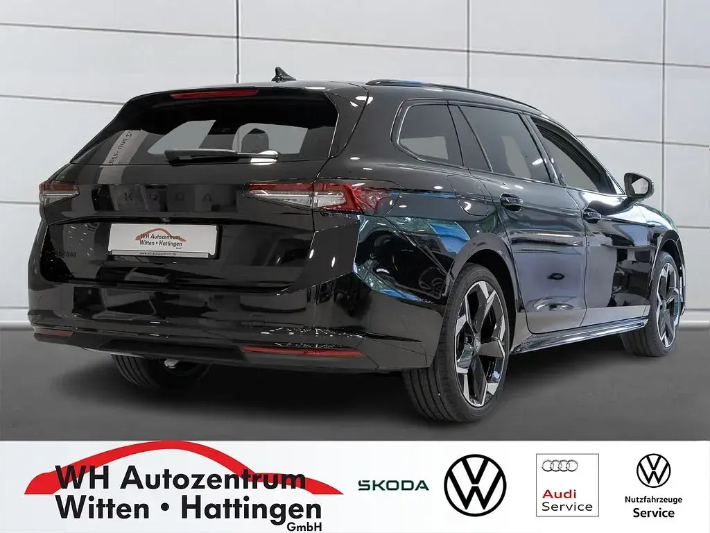 Neu Skoda Superb SportLine 150 PS (110 kW) 2025 Schwarz Kombi