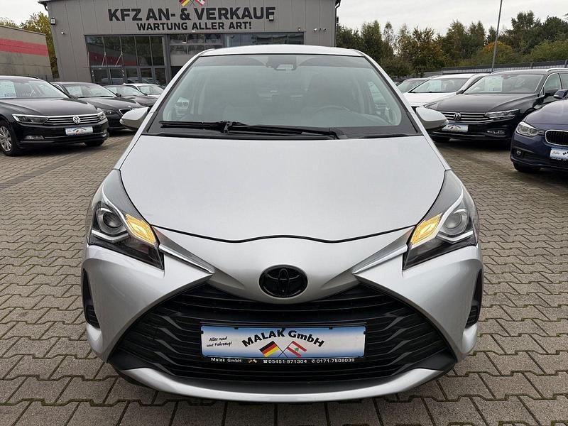 Silber Gebraucht 2020 Toyota Yaris Comfort Kleinwagen | 10.499 € (Fairer Preis) - Bild 1/4