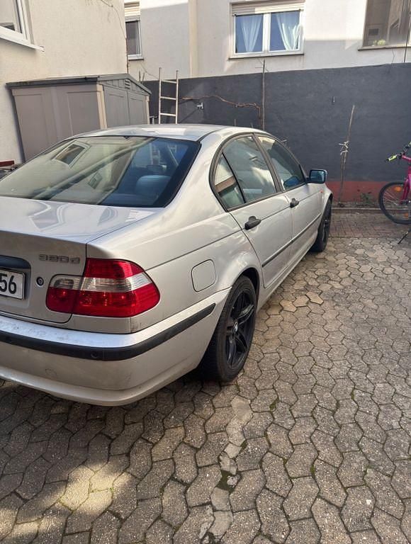 Gebraucht BMW 320 150 PS (110 kW) 2002 Silber Limousine