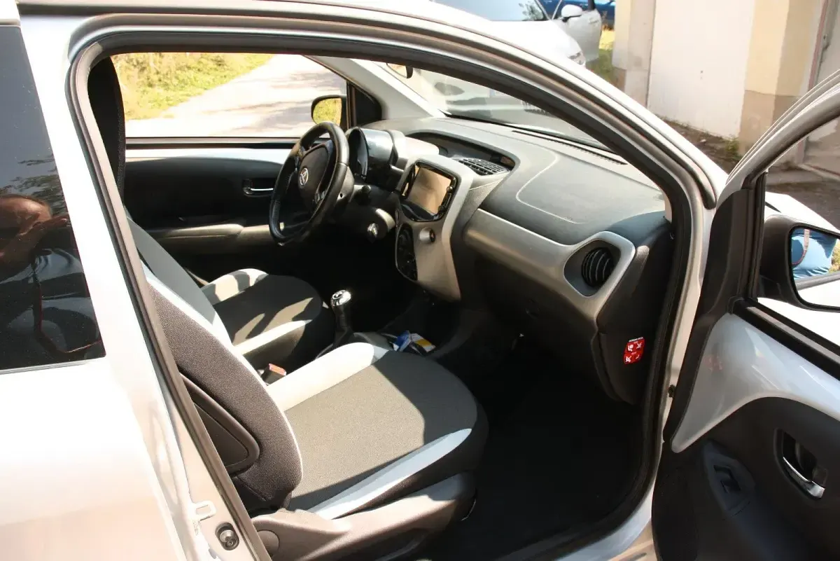 Gebraucht Toyota Aygo Style 69 PS (50 kW) 2016 Silber Kleinwagen