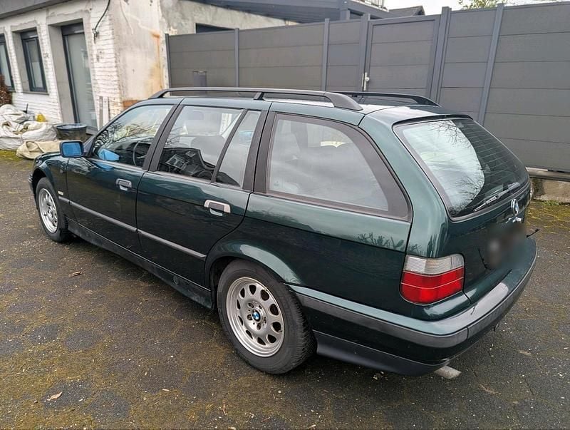 Gebraucht BMW 316 102 PS (75 kW) 1998 Grün Kombi