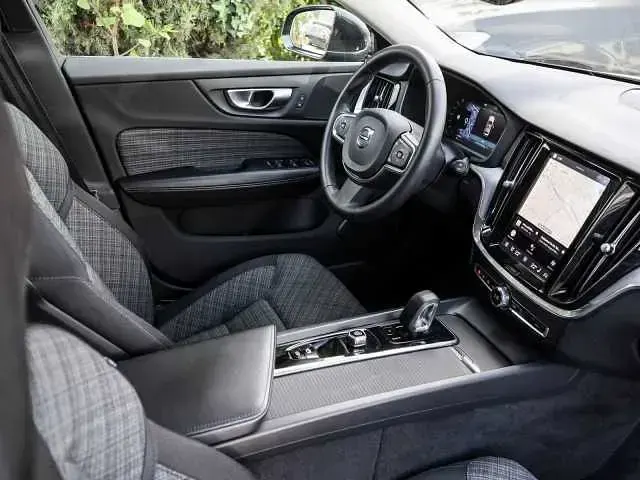 Używany Volvo V60 120 KM (88 kW) 2023 Kombi