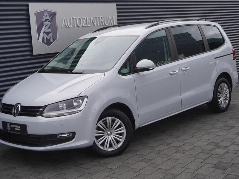 Gebraucht VW Sharan 150 PS (110 kW) 2019 White silver metallic Van / Kleinbus