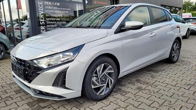 Grau Neu 2025 Hyundai i20 Limousine | 20.490 € (Superpreis) - Bild 1/4