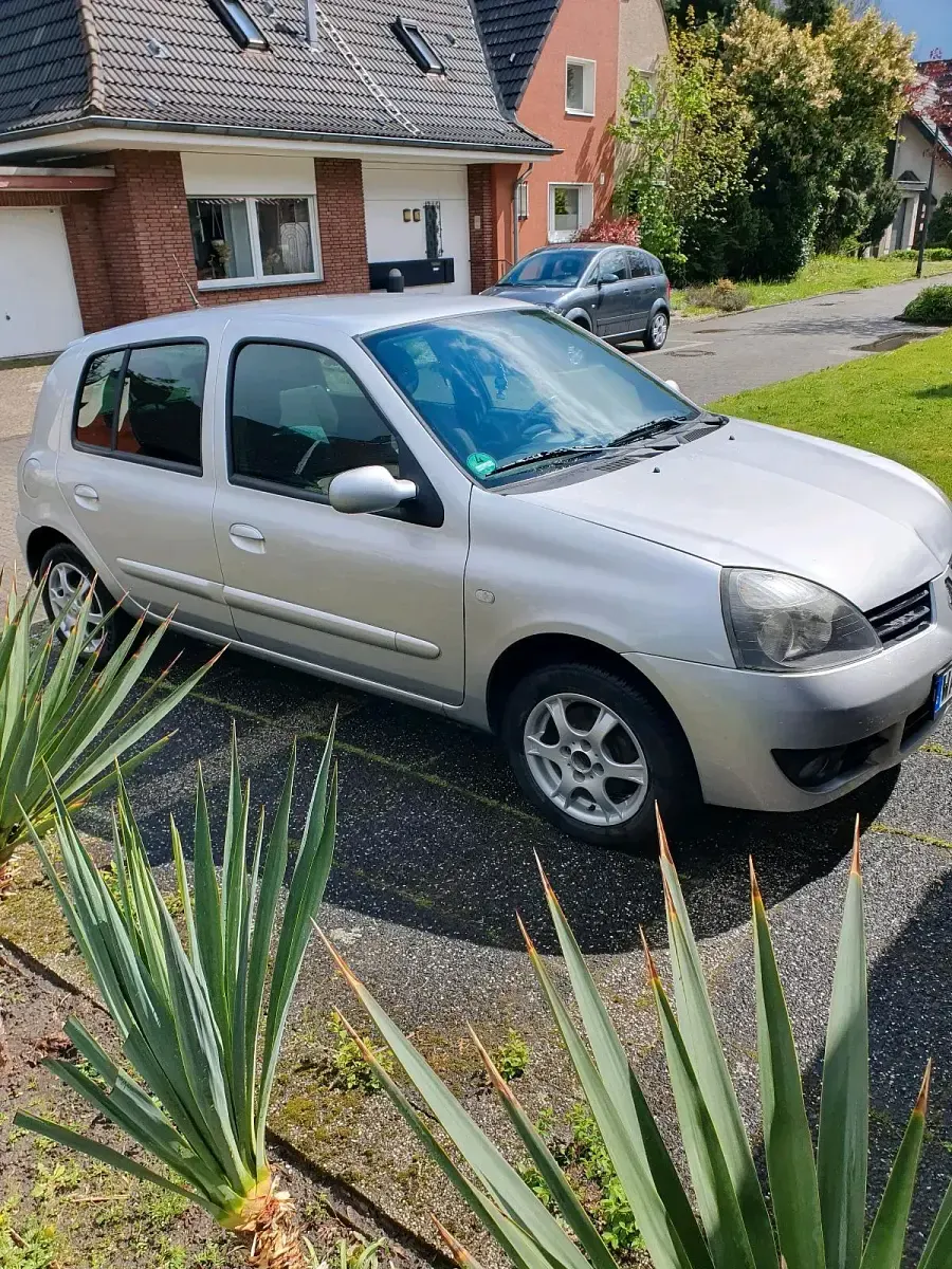 Używany Renault Clio II Campus 75 KM (55 kW) 2007 Srebrny Sedan/Limuzyna