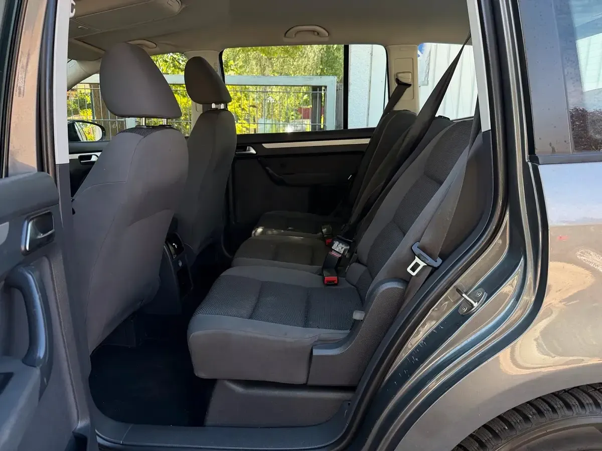 Gebraucht VW Touran 105 PS (77 kW) 2010 Grau Van / Kleinbus