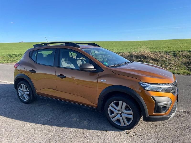 Gebraucht Dacia Sandero Essentiel 91 PS (66 kW) 2021 Orange Limousine