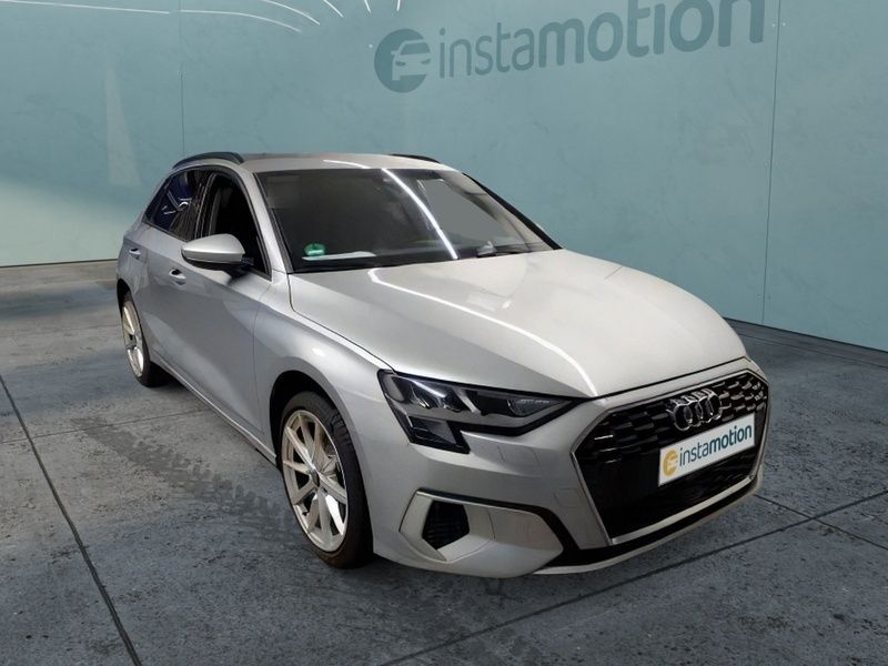 Silber Gebraucht 2021 Audi A3 Sportback Advanced Plus Limousine | 34.362 € (Teuer) - Bild 1/4