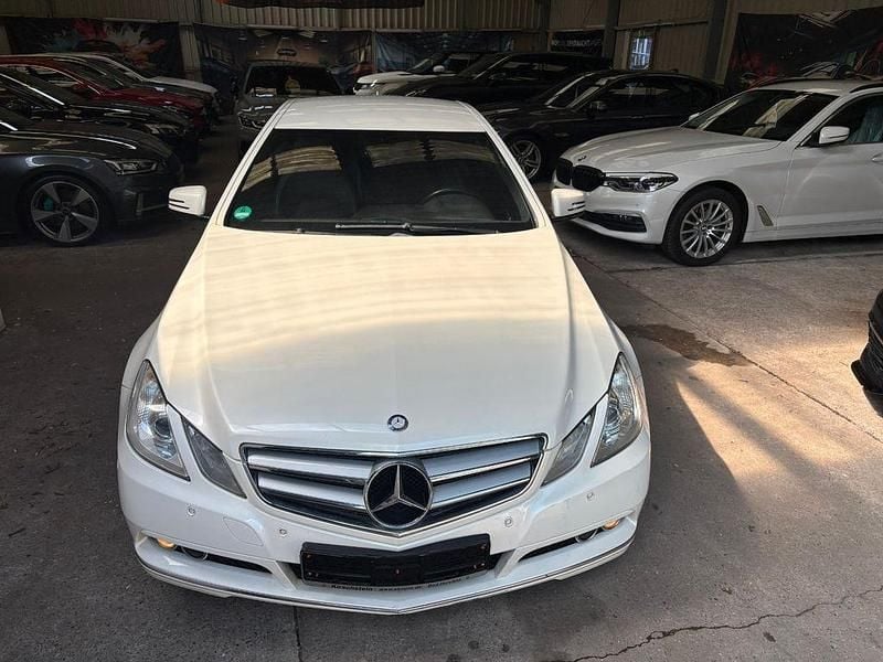 Gebraucht Mercedes E220 170 PS (125 kW) 2010 Weiß Coupé