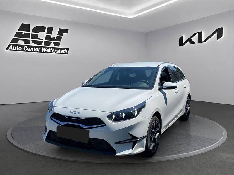 Deluxeweiß Neu 2025 Kia Ceed Sportswagon Spirit Kombi | 27.470 € (Guter Preis) - Bild 1/4