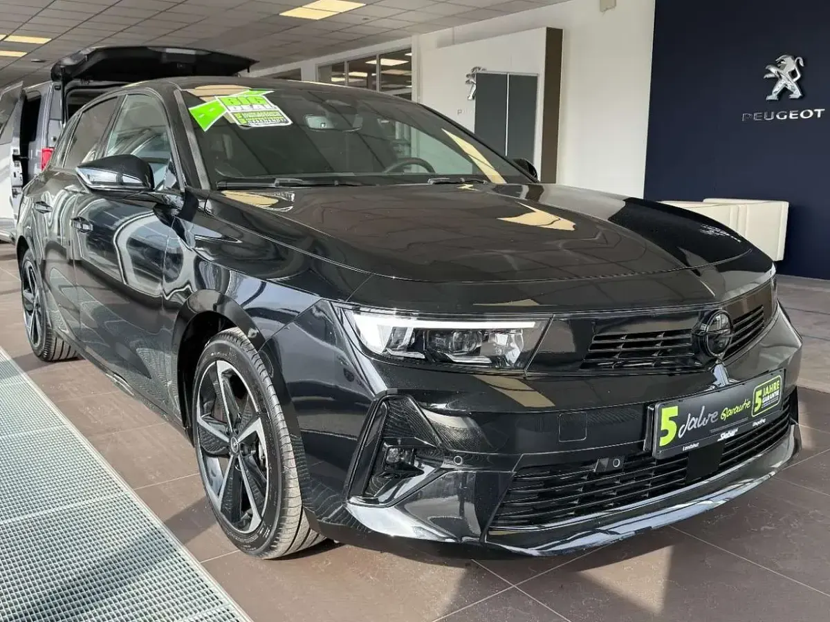 Second-hand Opel Astra 131 CP (96 kW) 2024 Negru Berlinǎ
