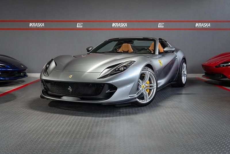 Grau Gebraucht 2023 Ferrari 812 Cabrio | 499.990 € - Bild 1/4