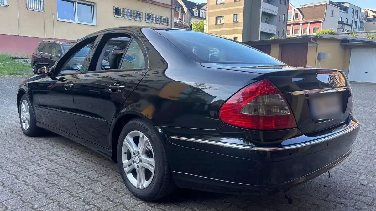 Usado Mercedes E220 170 CV (125 kW) 2008 Negro Berlina