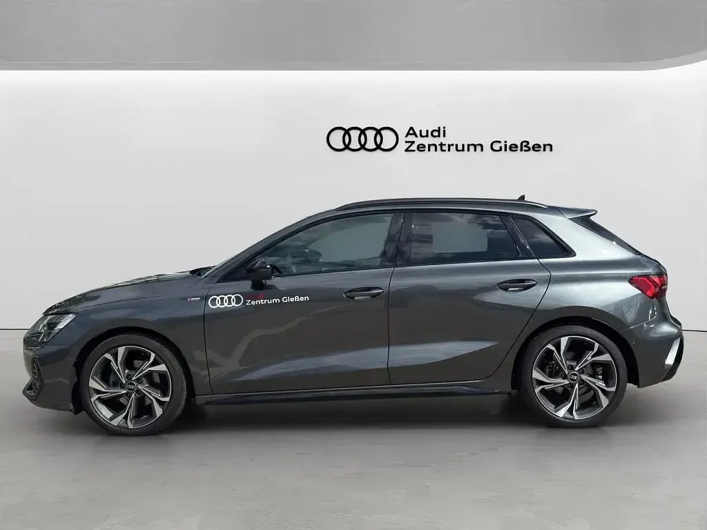 Gebraucht Audi A3 Ambiente 150 PS (110 kW) 2025 Daytonagrau perleffekt Limousine