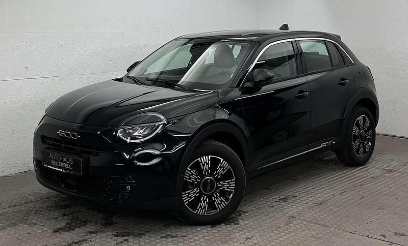 Gebraucht Fiat 600 101 PS (74 kW) 2025 Solid black SUV