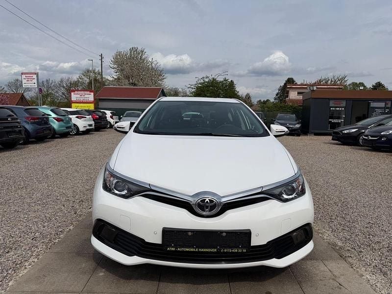 Gebraucht Toyota Auris Cool 99 PS (72 kW) 2015 Super white 2 Limousine