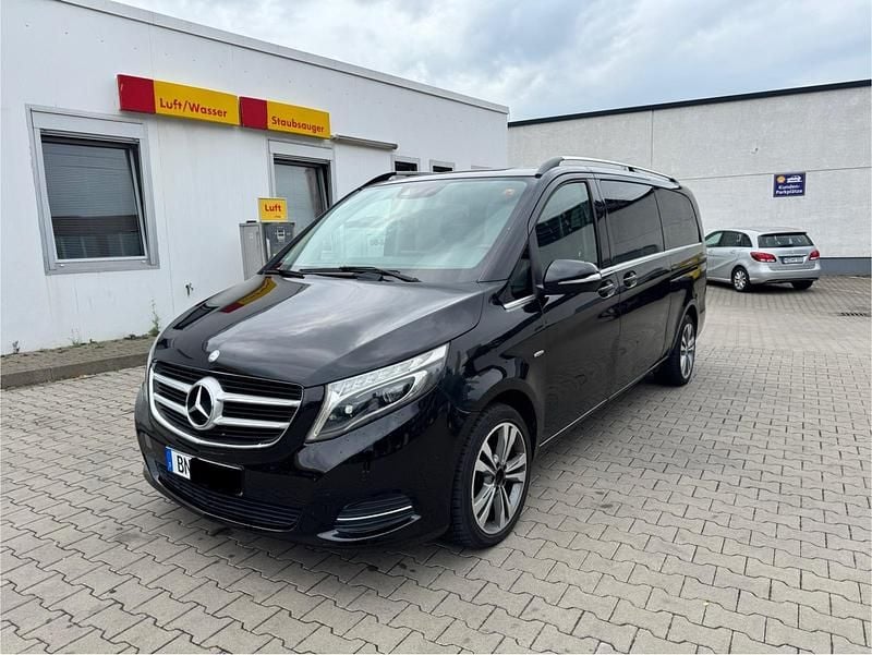 Schwarz Gebraucht 2015 Mercedes V250 Van / Kleinbus | 25.950 € - Bild 1/4