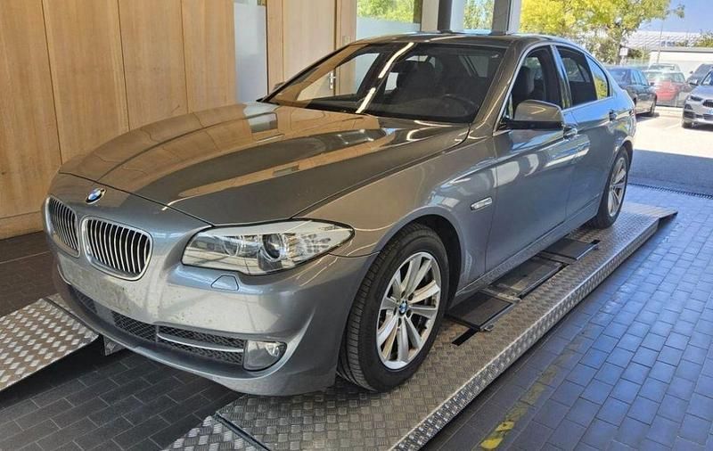 Grau Gebraucht 2013 BMW 530 Sport Line Limousine | 17.989 € (Fairer Preis) - Bild 1/4