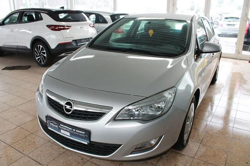 Gebraucht Opel Astra Edition 116 PS (85 kW) 2012 Silber Limousine