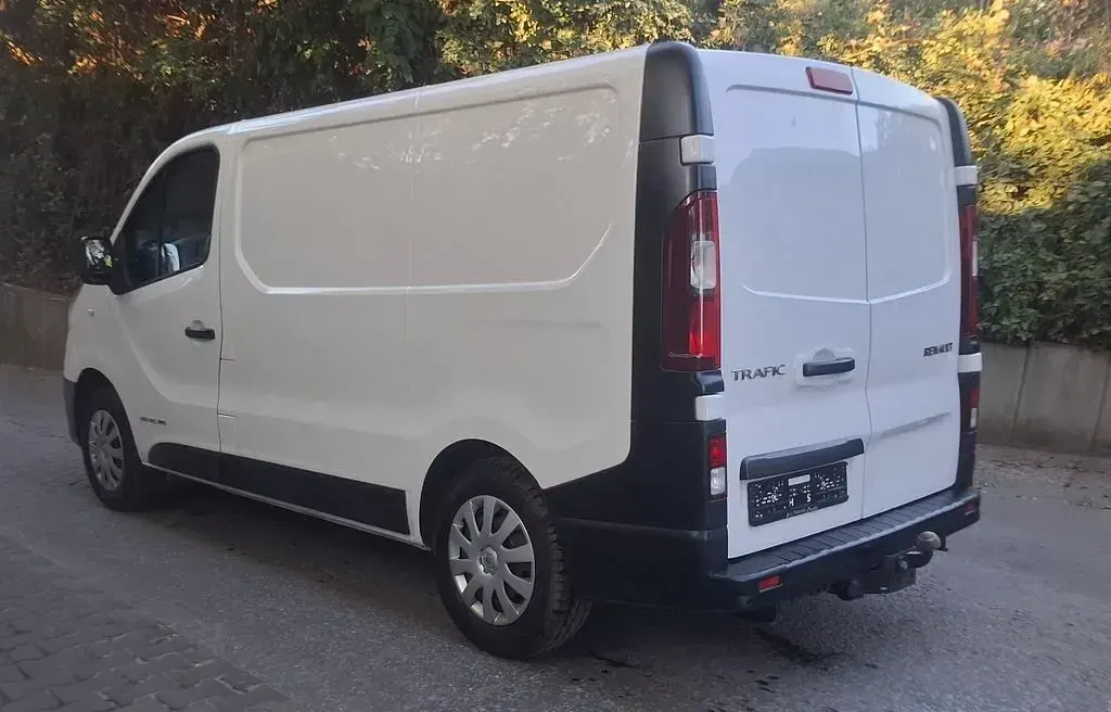 Gebraucht Renault Trafic 145 PS (106 kW) 2017 Weiß Van / Kleinbus
