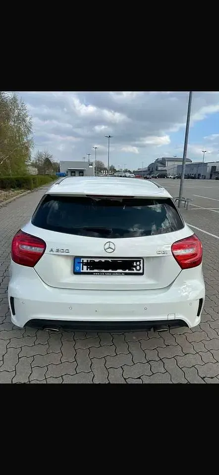 Gebraucht Mercedes A200 136 PS (100 kW) 2015 Weiß Kleinwagen
