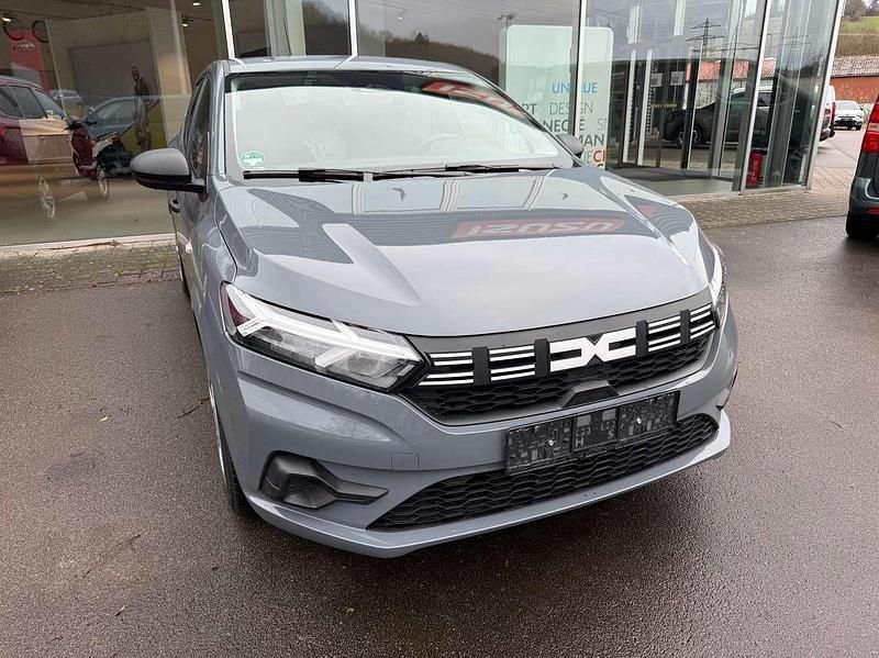 Städtisches grau Gebraucht 2025 Dacia Sandero Essentiel Kleinwagen | 15.900 € (Guter Preis) - Bild 1/4