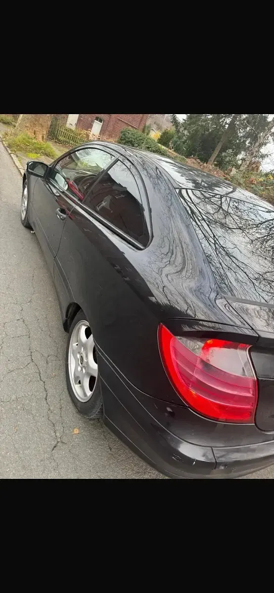 Gebraucht Mercedes C180 129 PS (94 kW) 2001 Schwarz Coupé