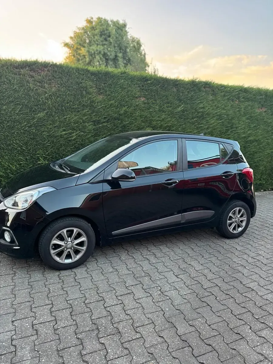 Gebraucht Hyundai i10 Trend 67 PS (49 kW) 2016 Schwarz Kleinwagen
