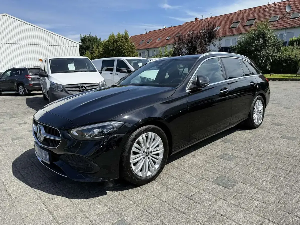 Gebraucht Mercedes C220 Avantgarde 197 PS (144 kW) 2023 Schwarz Kombi