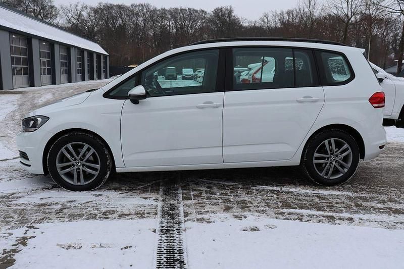 Gebraucht VW Touran 150 PS (110 kW) 2019 Weiß Van / Kleinbus